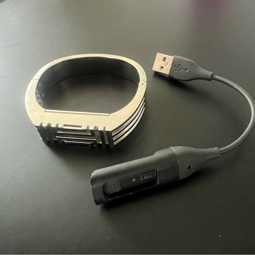 Tory Burch for Fitbit Flex bracelet and its charger